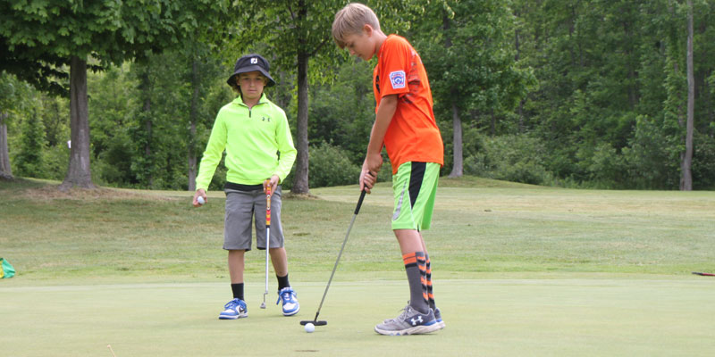 Photo of Junior Golfers lining up a putt for Junior League at Tamarack Golf Club in Oswego, NY.
